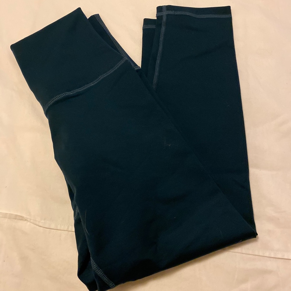 SHOP DYI crop tights